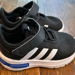 Toddler sz 6 Adidas sneakers